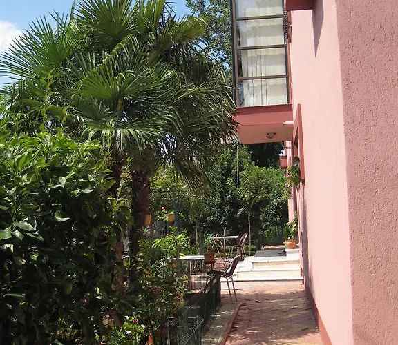 V3 4* 艾福雷诺德